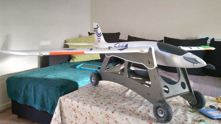Glider Shrike 1400mm Rc with trolley 