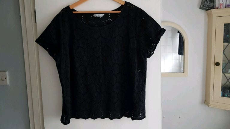 Tu Daisy top, size 20
