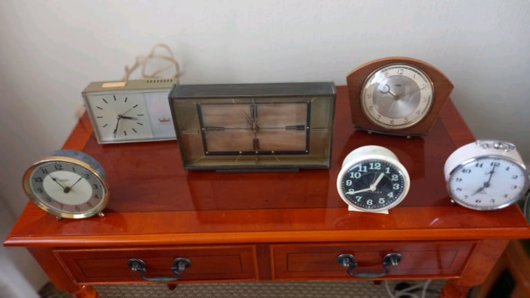 Various old clocks 