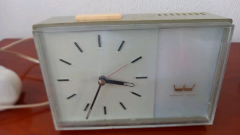 Various old clocks 
