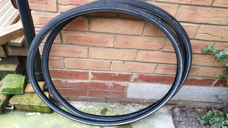 700 x 25c tyre
