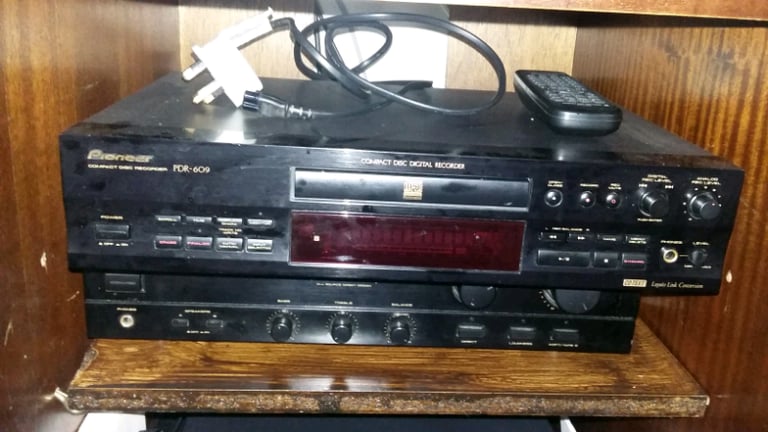 Pioneer compact disc recorder PDR 609. 