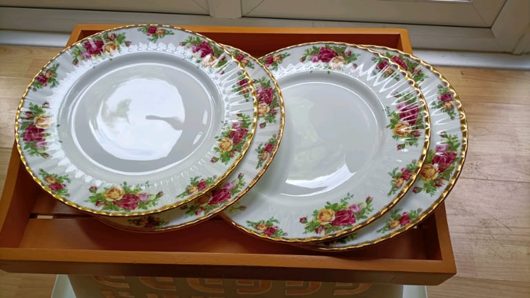 image for Vintage Royal Albert Old Country Roses Dinner Plates @18 each