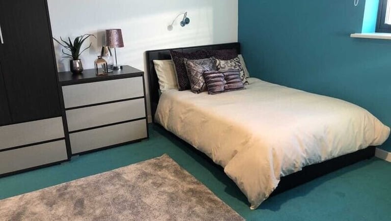 STUDENT ROOMS TO RENT IN LIVERPOOL. STUDIO WITH PRIVATE ROOM, BATHROOM, KITCHEN AND STUDY AREA