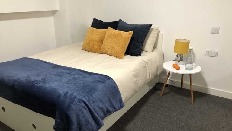 STUDENT ROOMS TO RENT IN LEICESTER. PREMIER STUDIO WITH 3/4 DOUBLE BED, PRIVATE ROOM, BATHROOM