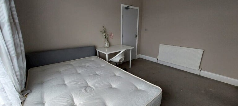 Large Double rooms available in a shared house all bills included