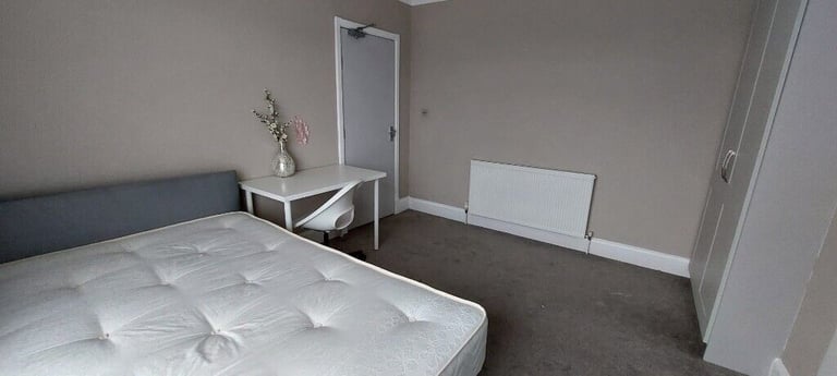 Large Double rooms available in a shared house all bills included