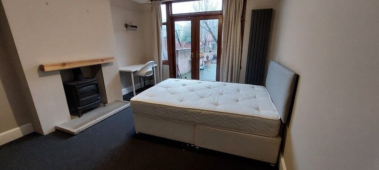 Large Double rooms available in a shared house all bills included