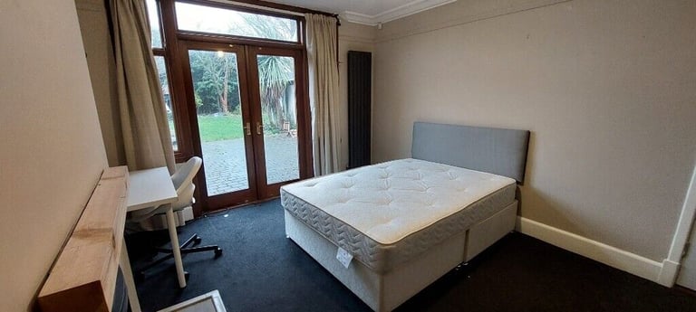 Large Double rooms available in a shared house all bills included