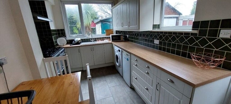 Large Double rooms available in a shared house all bills included