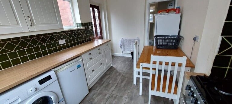 Large Double rooms available in a shared house all bills included