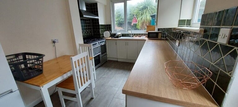 Large Double rooms available in a shared house all bills included