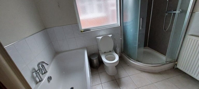 Large Double rooms available in a shared house all bills included