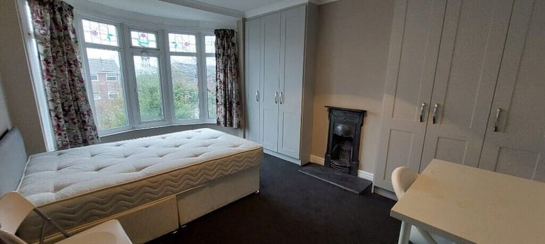Large Double rooms available in a shared house all bills included