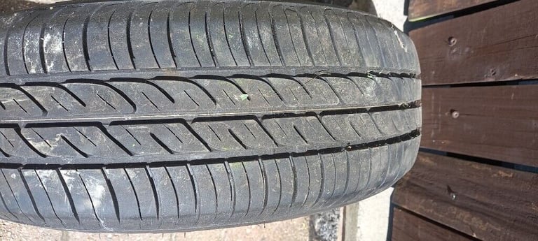 Car tyre (Firestone)185/60R14