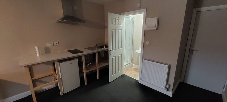 Double room within a shared house situated in the NG7 area bills/wifi included