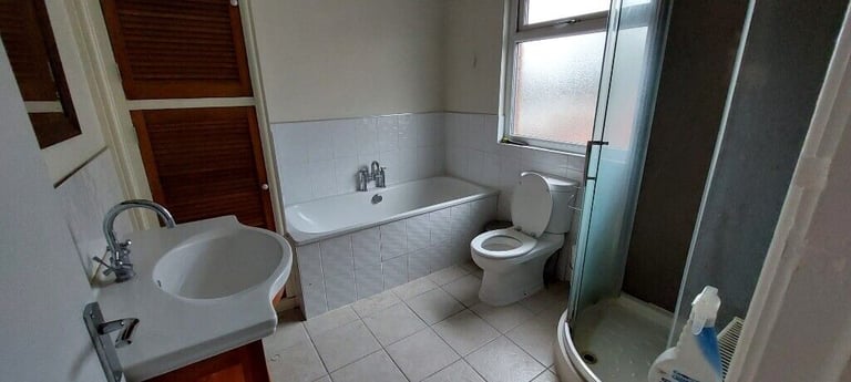 Large Double rooms available in a shared house all bills included