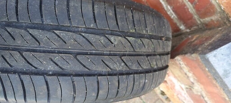 Car tyre (Firestone)185/60R14