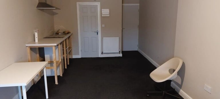 Double room within a shared house situated in the NG7 area bills/wifi included
