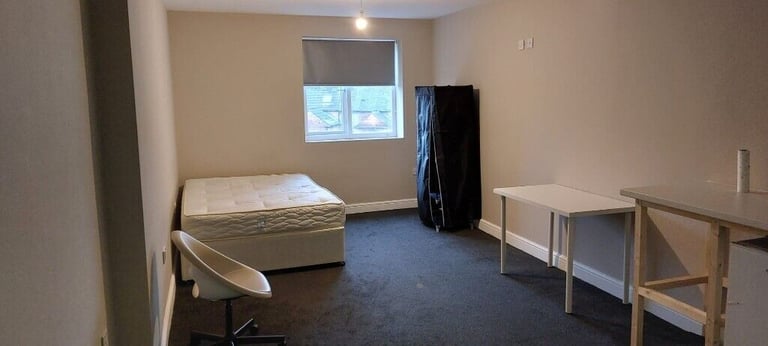 Double room within a shared house situated in the NG7 area bills/wifi included