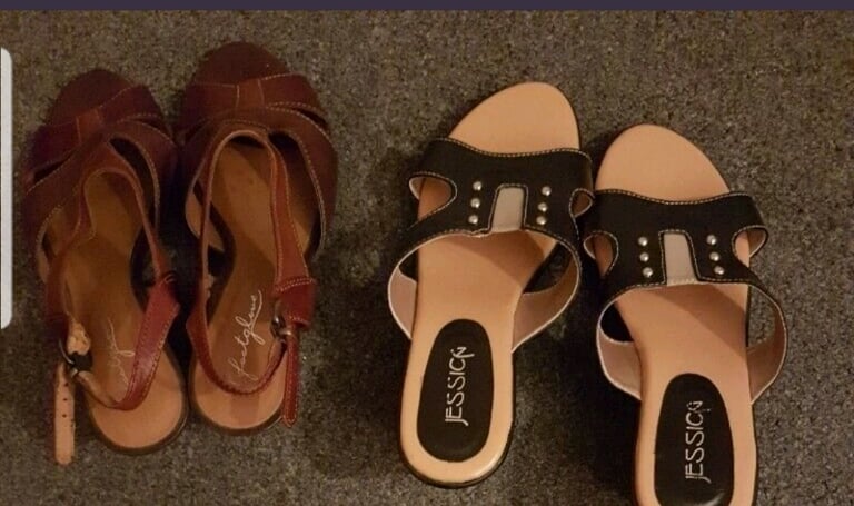 image for Sandals size 3.5 and 4