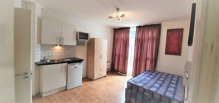 SELF-CONTAINED STUDIO FLAT, NW11 8HH