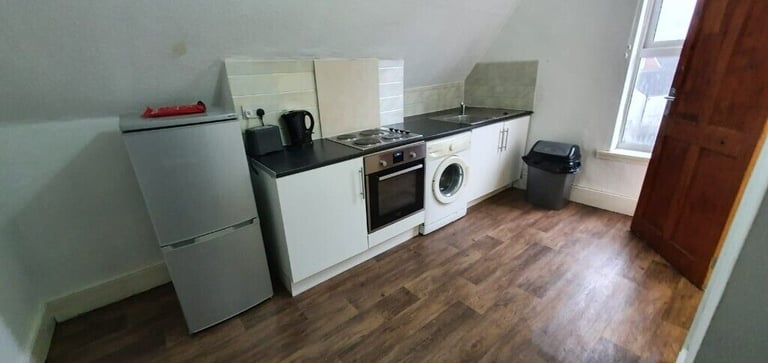 **SUPPORTED ACCOMMODATION**DOUBLE ROOM in GILLOT ROAD B16***ALL DSS ACCEPTED***SEE DESCRIPTION***