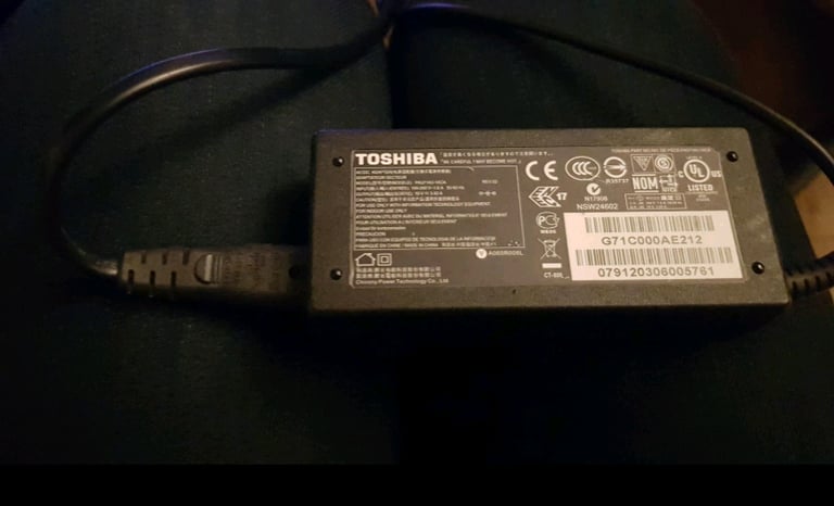 TOSHIBA LAPTOP ADAPTER part number pa3714u-1aca