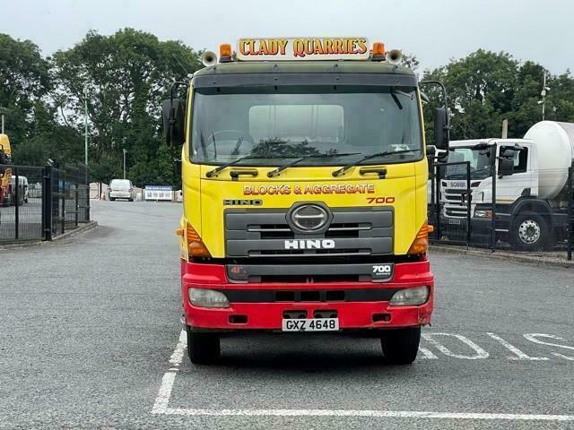 HINO 700 8X4 MIXER