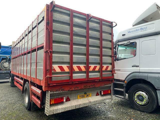 2001 VOLVO FM7.290 4X2 25FT CATTLE BODY TRUCK