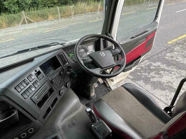 2014 VOLVO FM420 E6 S/CAB 8X4 TIPPER