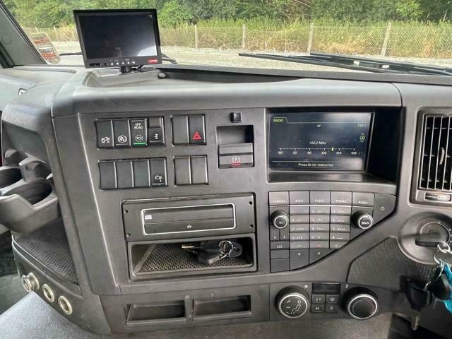 2014 VOLVO FM420 E6 S/CAB 8X4 TIPPER