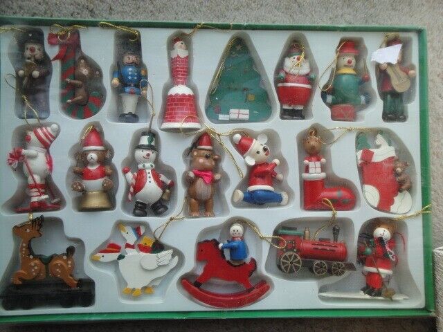 Unusual Wooden Christmas Decorations Boxed New. 20 Decorations. Ref L1008 