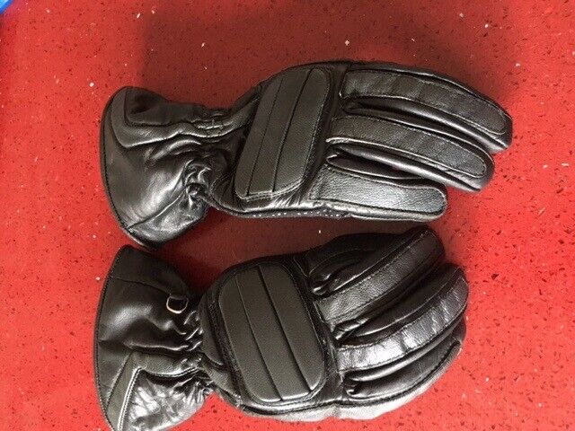 Motorcycle gloves black ladies small size from Apache Leathers good condition