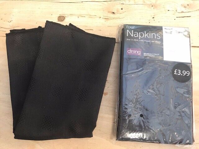 XL BLACK SQUARE TABLE CLOTH & 8 NAPKINS