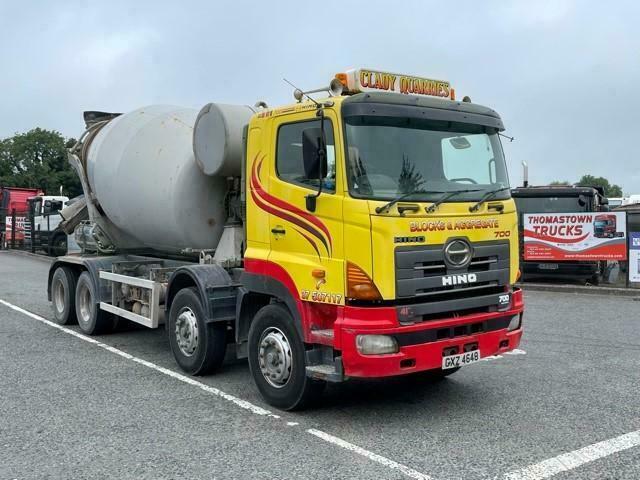HINO 700 8X4 MIXER