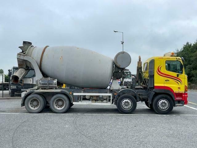 HINO 700 8X4 MIXER