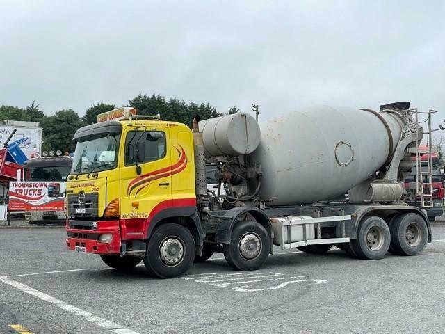 HINO 700 8X4 MIXER