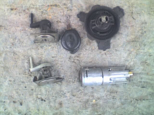Peugeot 206 2.0 HDi 2000 Manual - IGNITION BARREL , 2 x DOOR & PETROL CAP LOCKS - USED