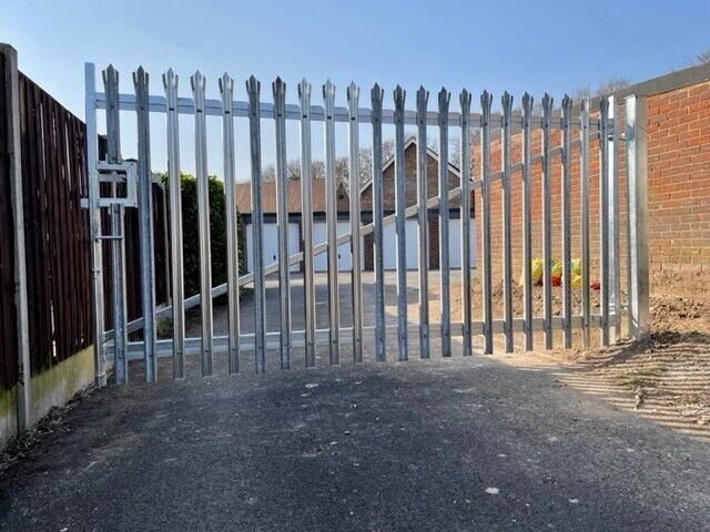 Garage/Parking/Storage to rent: Pound Road (r/o 95) Stockbridge, SO20 8JU - GATED SITE