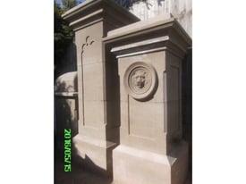 STONE GATE PIERS, PILLARS, COLUMNS, POSTS, STANCHIONS, PILASTERS, LEGS, TOWERS, SHAFTS.