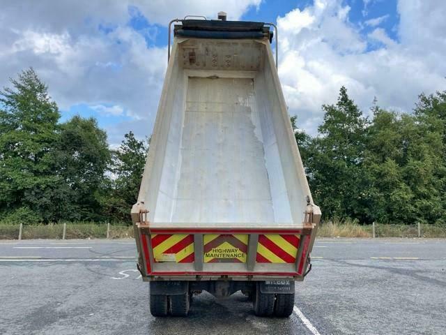 2014 VOLVO FM420 E6 S/CAB 8X4 TIPPER