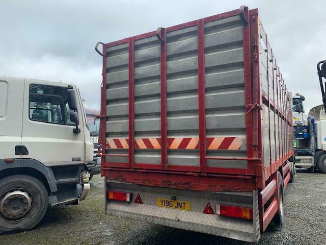 2001 VOLVO FM7.290 4X2 25FT CATTLE BODY TRUCK