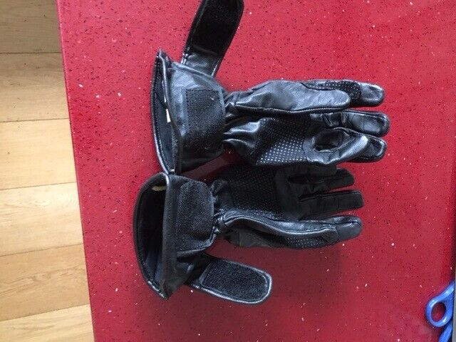Motorcycle gloves black ladies small size from Apache Leathers good condition