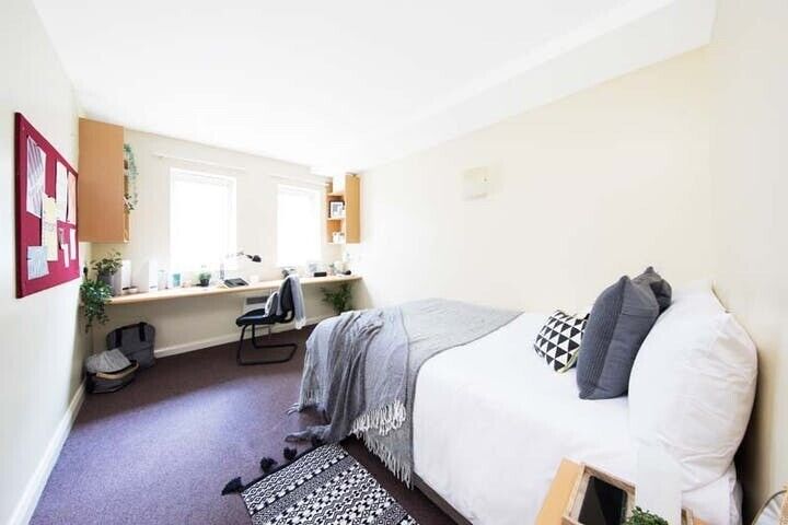 STUDENT ROOMS TO RENT IN SHEFFIELD. EN-SUITE WITH PRIVATE ROOM, BATHROOM AND STUDY AREA