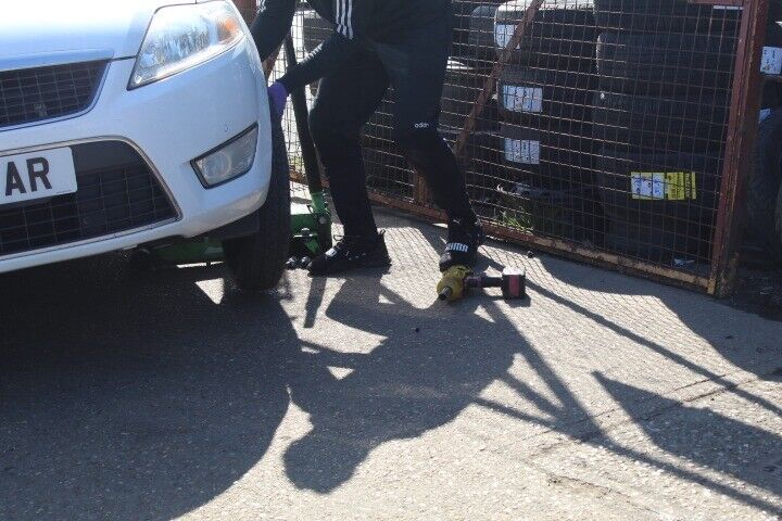 Hunter 4 Wheel Alignment, Tracking, Camber, Balancing, BMW Runflat Tyres, Bridgestone 16, 17, 18,19