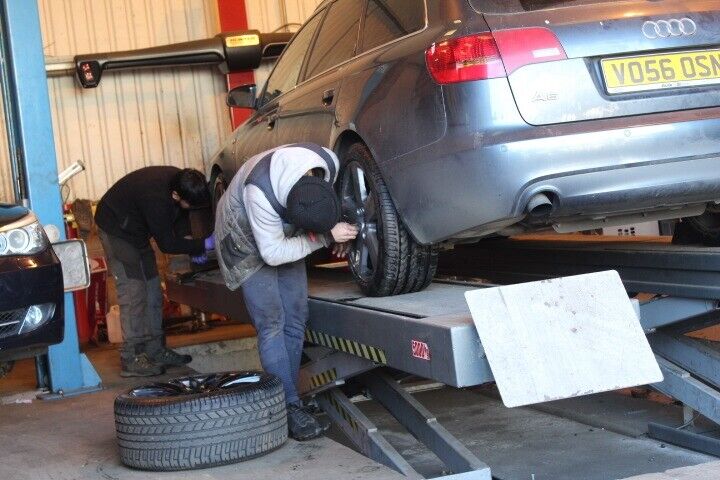 Hunter 4 Wheel Alignment, Tracking, Camber, Balancing, BMW Runflat Tyres, Bridgestone 16, 17, 18,19