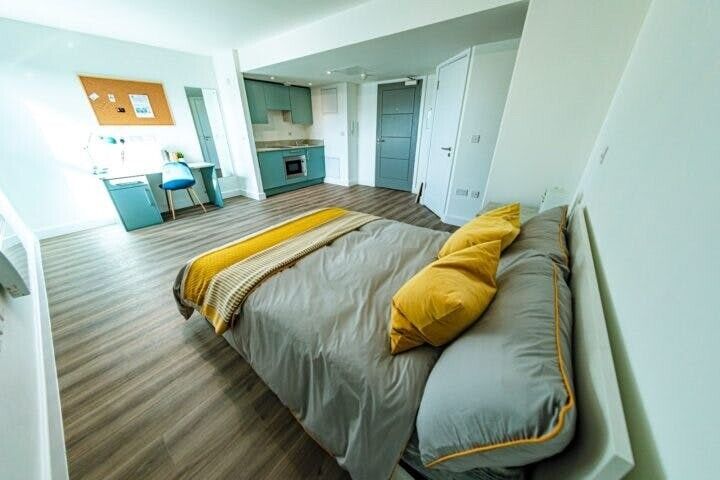STUDENT ROOMS TO RENT IN NOTTINGHAM. STUDIO WITH 3/4 DOUBLE BED, PRIVATE ROOM, BATHROOM, WARDROBE
