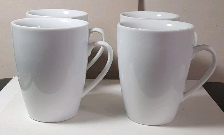 Set of 4 coffee/tea mugs in white ceramic