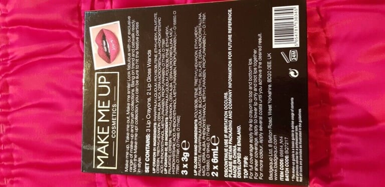 NEW - 'MAKE ME UP COSMETICS' LIP COLLECTION - INCLUDES 2 LIP GLOSSES AND 3 LIP CRAYONS